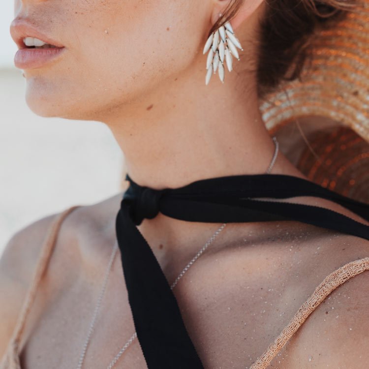 Azael White Mini Silver Earrings with Mother of Pearl